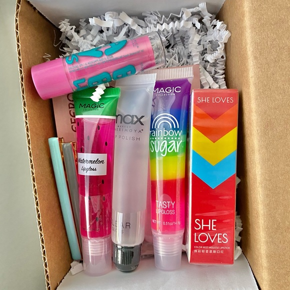 Mumoo Kisses Lip Gloss Box! - Picture 4 of 8